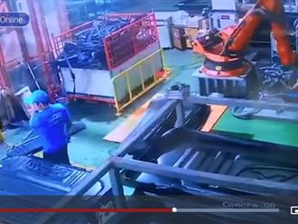 Nam công nhân bị robot đè tử vong khi đang làm việc