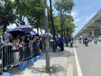 Người dân xếp hàng từ sớm chờ tiễn biệt Tổng Bí thư Nguyễn Phú Trọng